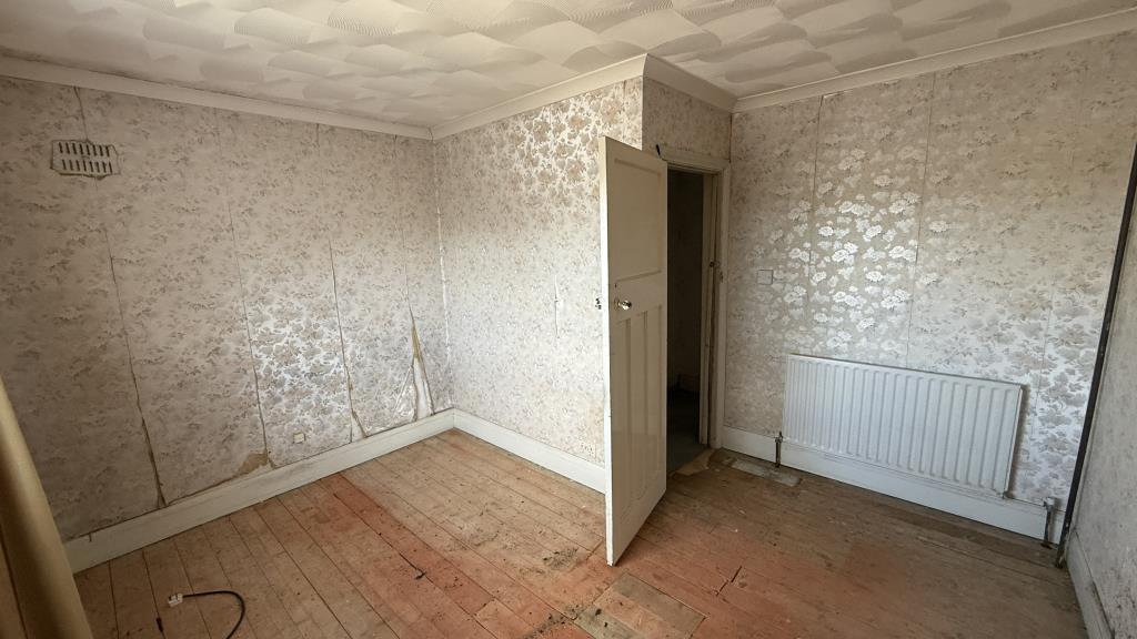 Lot: 44038 - TO BE OFFERED IN OUR DECEMBER AUCTION - SEMI-DETACHED HOUSE FOR REPAIR AND REFURBISHMENT - Internal image of second bedroom